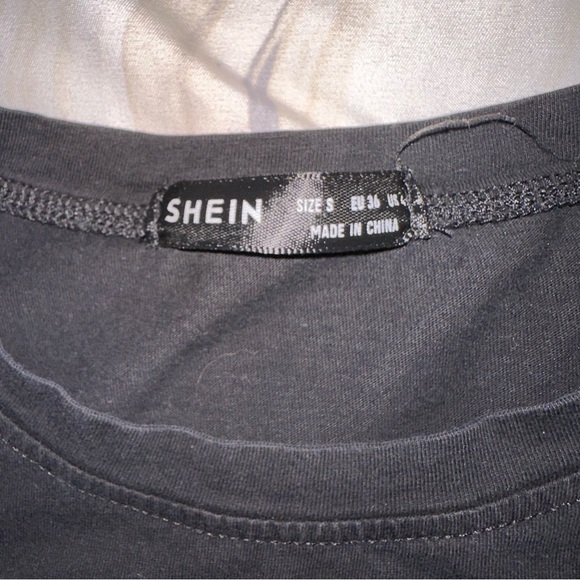 SHEIN Black T-Shirt with Mushroom Embroidery - Picture 4 of 7